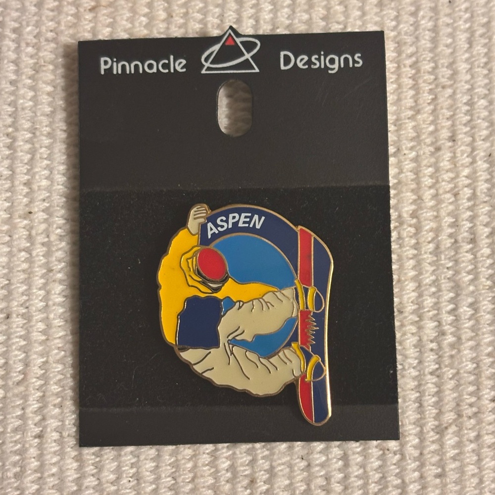 Pinnacle Designs Aspen Snowboarder Pin